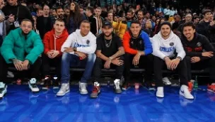 Sob os olhares de Neymar e Mbappé em Paris, Bucks batem Hornets pela NBA