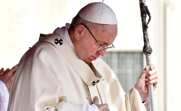 Papa Francisco pede que padre abusador se entregue