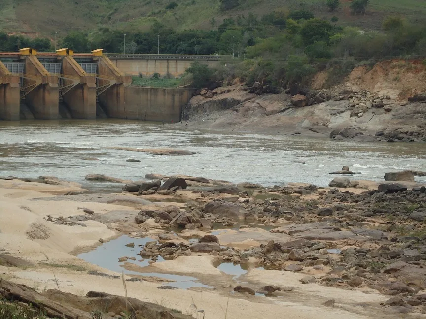 Pescadores são presos suspeitos de pescarem em área proibida em Baixo Guandu