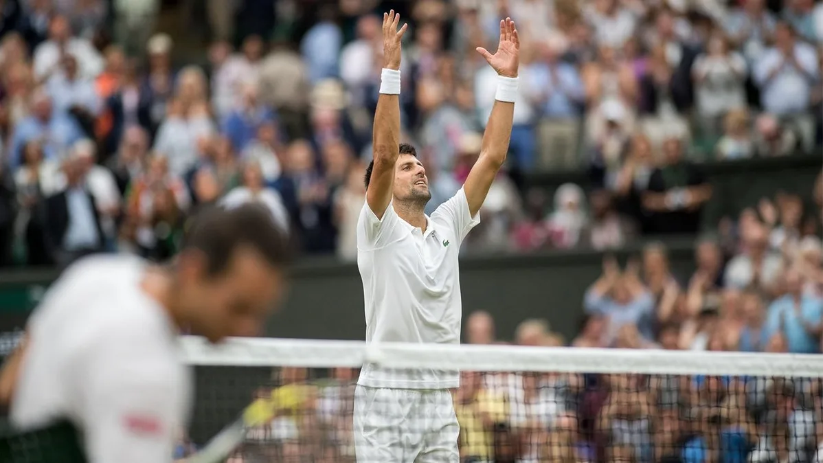 Djokovic leva susto, mas vence húngaro de virada no Torneio de Doha