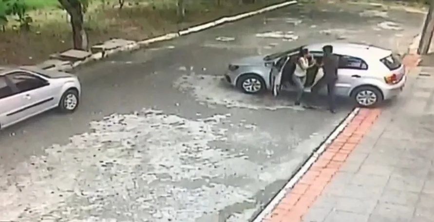 Turista mineira tem carro roubado no bairro Portal de Jacaraípe na Serra