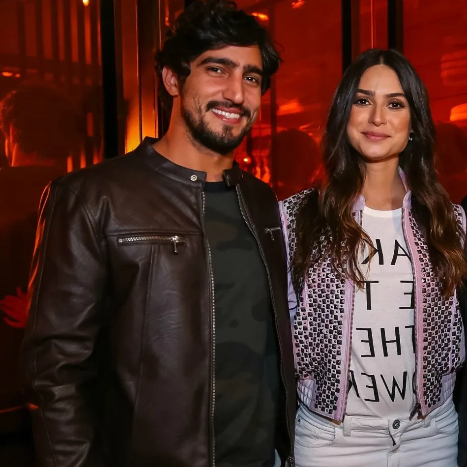 Tá rolando? Thaila Ayala e Renato Góes curtem noite juntos nos Estados Unidos