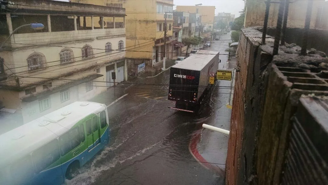 Vila Velha registra oito pontos de alagamentos e dois deslizamentos de terra