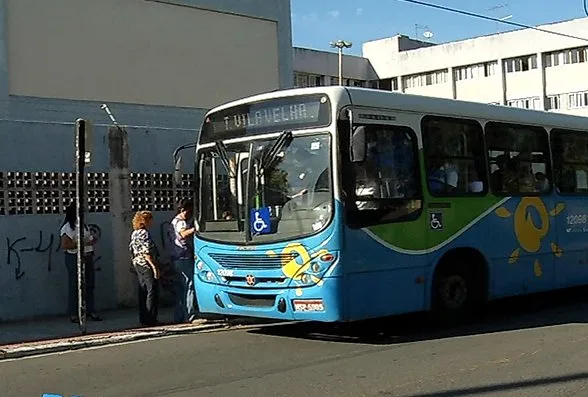 Aprendiz de marinheiro é baleado após reagir assalto dentro de ônibus em Vila Velha