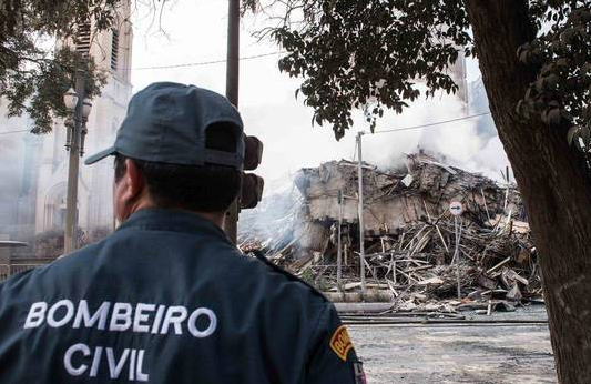 Ministério informa que Defesa Civil acompanha buscas após desabamento em SP