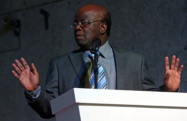 STF13 – RJ – 14/10/2013 – STF/JOAQUIM – POLÍTICA OE – O presidente do Supremo Tribunal Federal, Joaquim Barbosa, faz palestra “Brasil – avanços e retrocessos institucionais”, no Congresso Internacional de Jornalismo Investigativo, na PUC-Rio. O STF abriu sexta-feira prazo para apresentação de novos recursos no processo do mensalão. Os 25 condenados têm até a […]