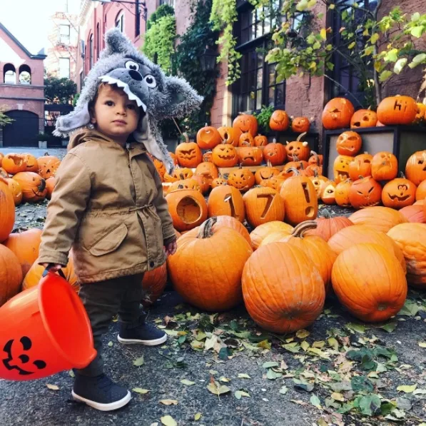 Em raro clique, Thaila Ayala exibe rostinho de Otto, filho de Sophie Charlotte e Daniel de Oliveira