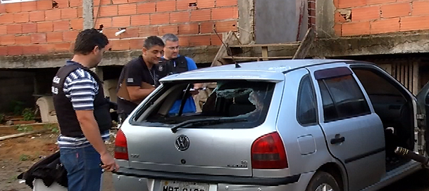 Homem é morto com seis tiros na frente da esposa e filhos na Serra