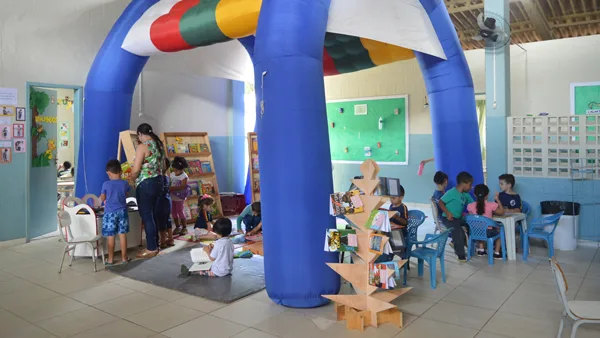 Tenda Cultural é inaugurada em homenagem ao Dia Mundial do Livro