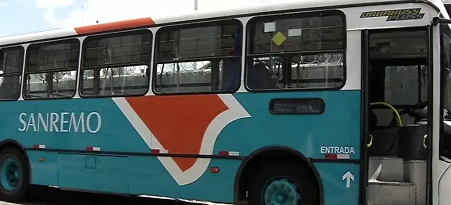 Suspeito de assaltar ônibus em Vila Velha é agredido por moradores e acaba preso