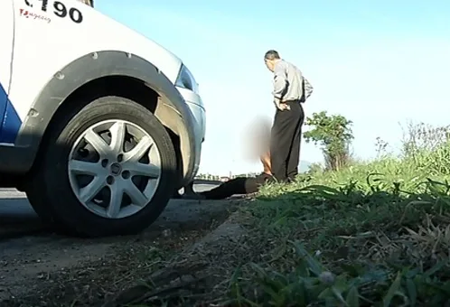 Homem nu é detido ao vagar pela Rodovia do Contorno, na Serra