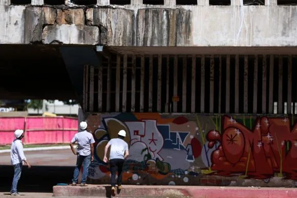 Após desabamento, viadutos de Brasília passam por vistorias