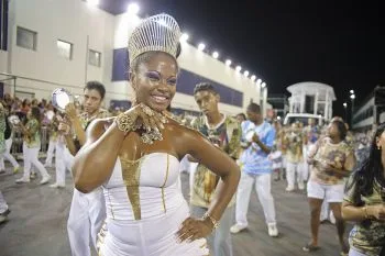 Carnaval – Escola Novo Império desfila em seu ensaio técnico no Sambão do Povo