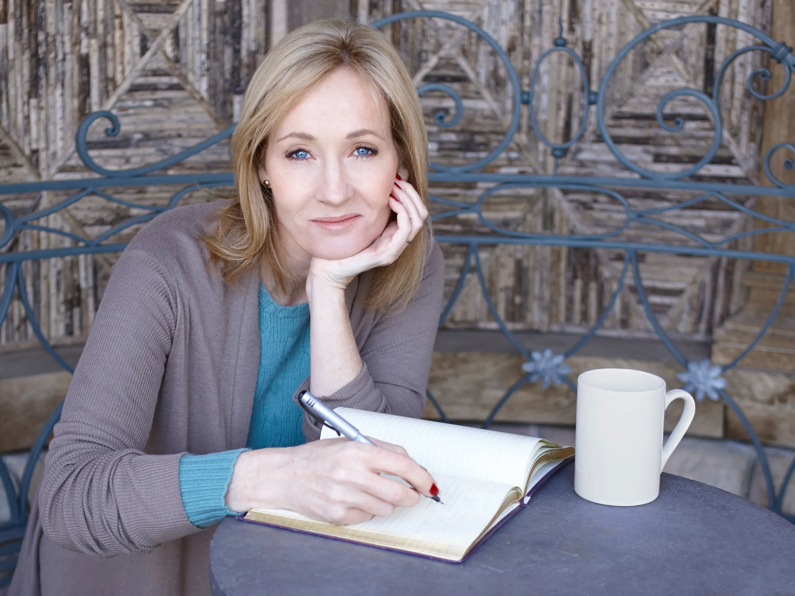 J.K. Rowling implora para que fãs não comprem manuscrito roubado de Harry Potter