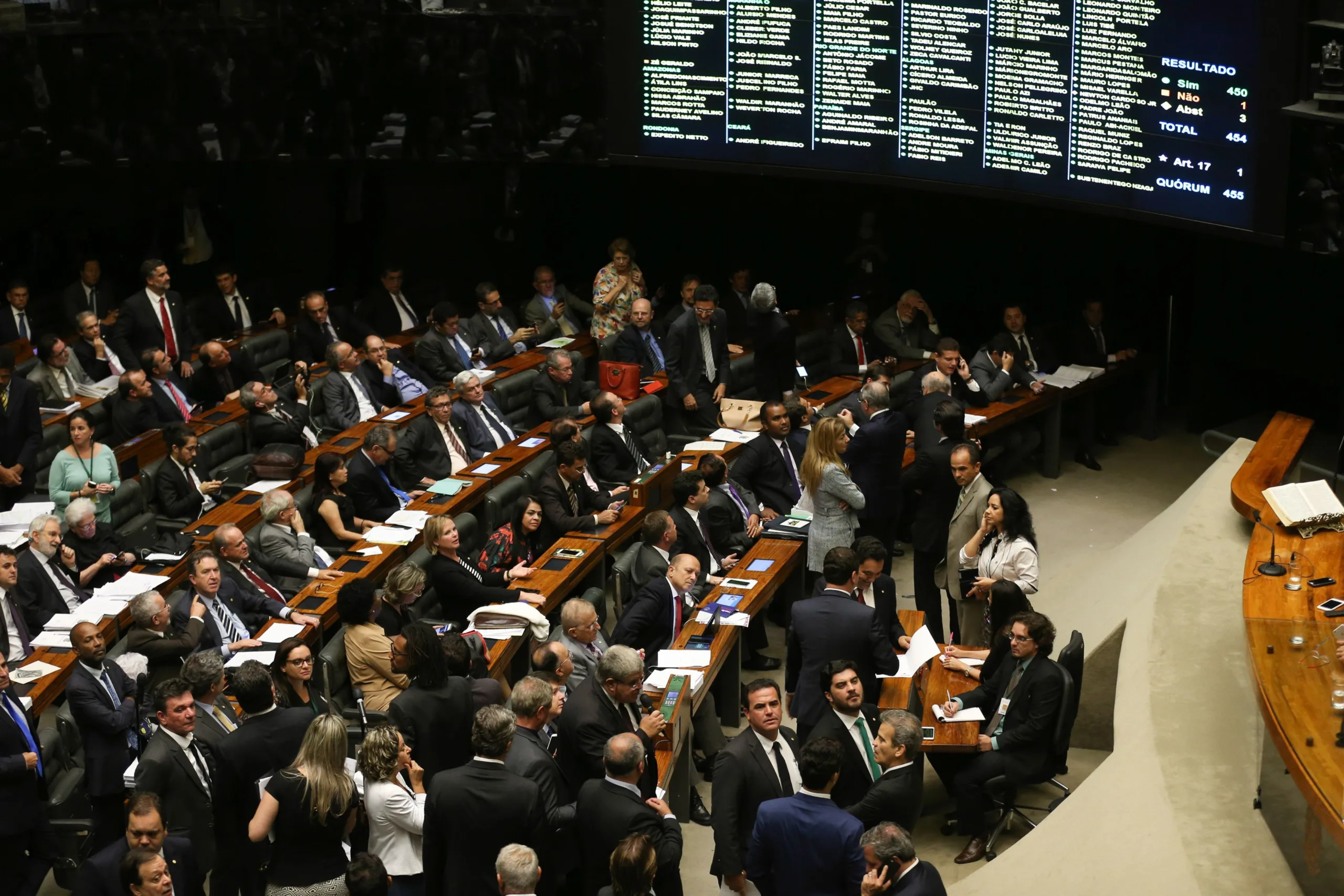 Brasília – Plenário da Câmara aprova texto base do projeto de lei que cria medidas contra a corrupção (Fabio Rodrigues Pozzebom/Agência Brasil)