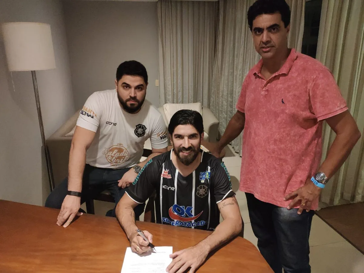 Loco Abreu fecha com Rio Branco para temporada 2019