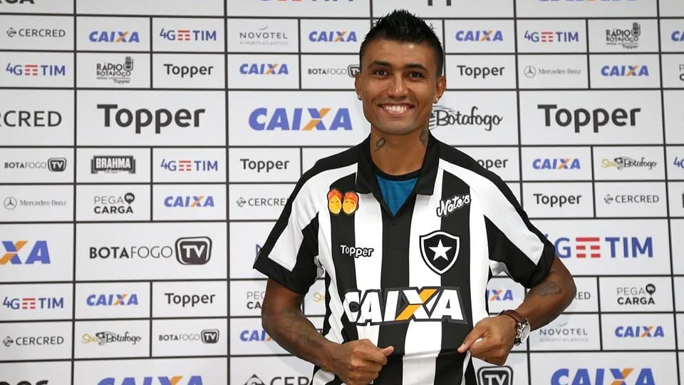 Apresentado no Botafogo, Kieza prioriza Carioca e diz sonhar ser ídolo do clube