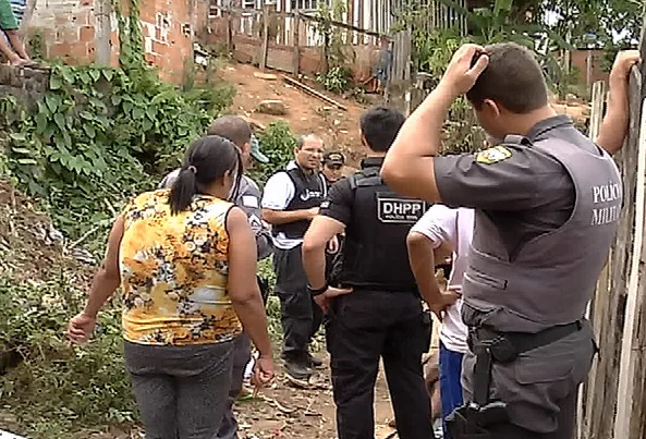 Jovem é baleado ao chegar em casa no Morro do Jaburuna em Vila Velha