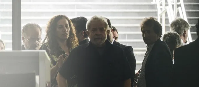 Em três horas de depoimento, Lula é questionado sobre imóveis e palestras