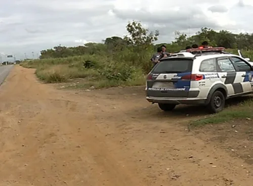 Corpo de homem assassinado é encontrado em rodovia da Serra