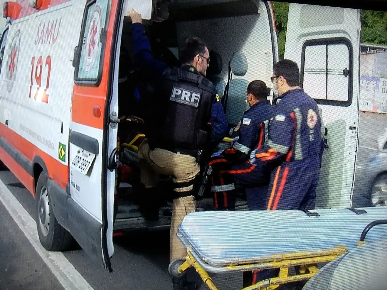 Acidente entre duas motocicletas deixa dois feridos na BR-262 em Cariacica