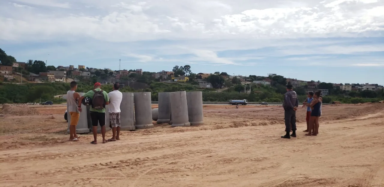 Corpo é encontrado com pés e mãos amarrados às margens da Leste Oeste em Cariacica