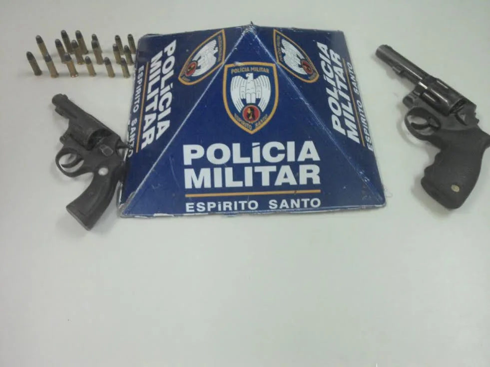 Dois suspeitos são presos com armas em Vila Velha