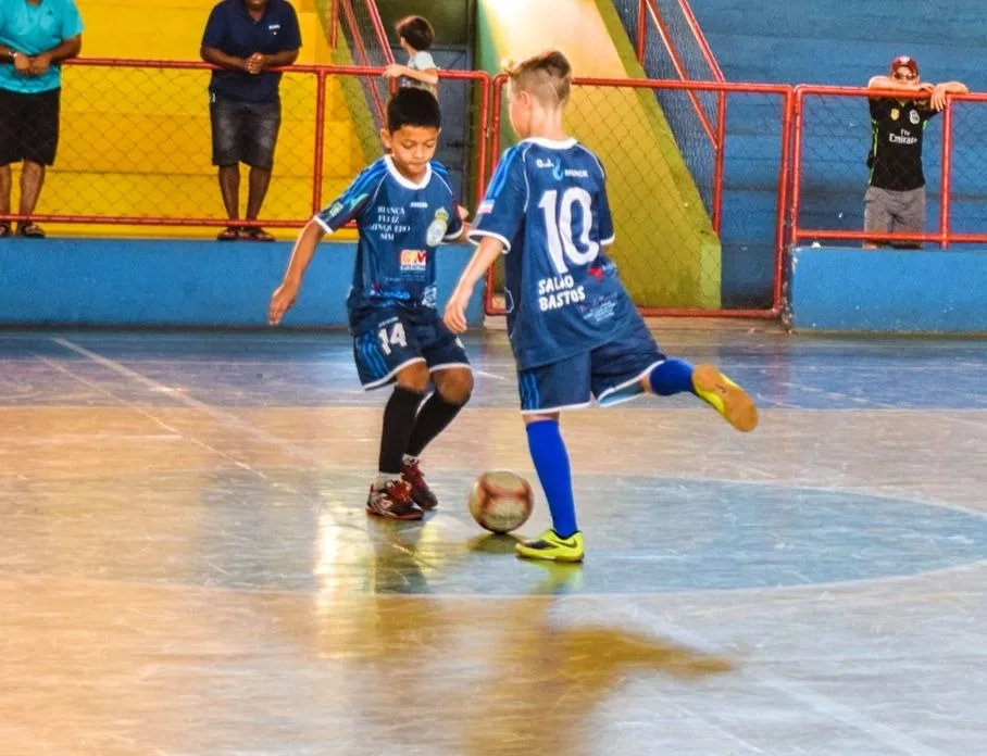 Alunos de Cachoeiro participam de festival de futsal e queimada