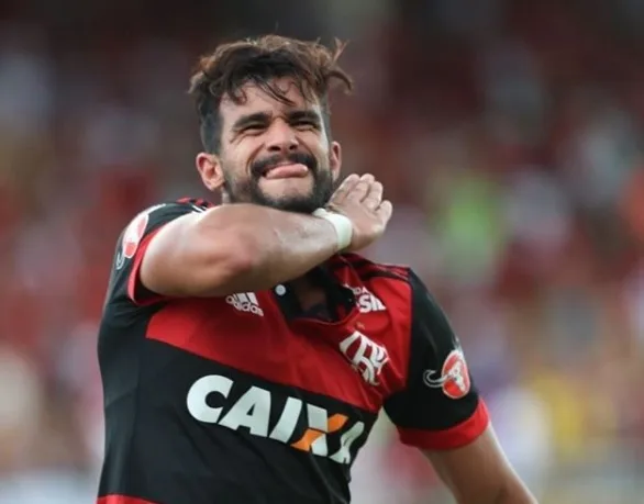 Ex-Flu, Dourado festeja estreia com gol no Flamengo e agradece carinho da torcida