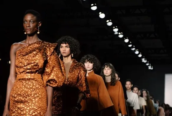 SPFW estreia modesto, apostando na diversidade e nas vitrines