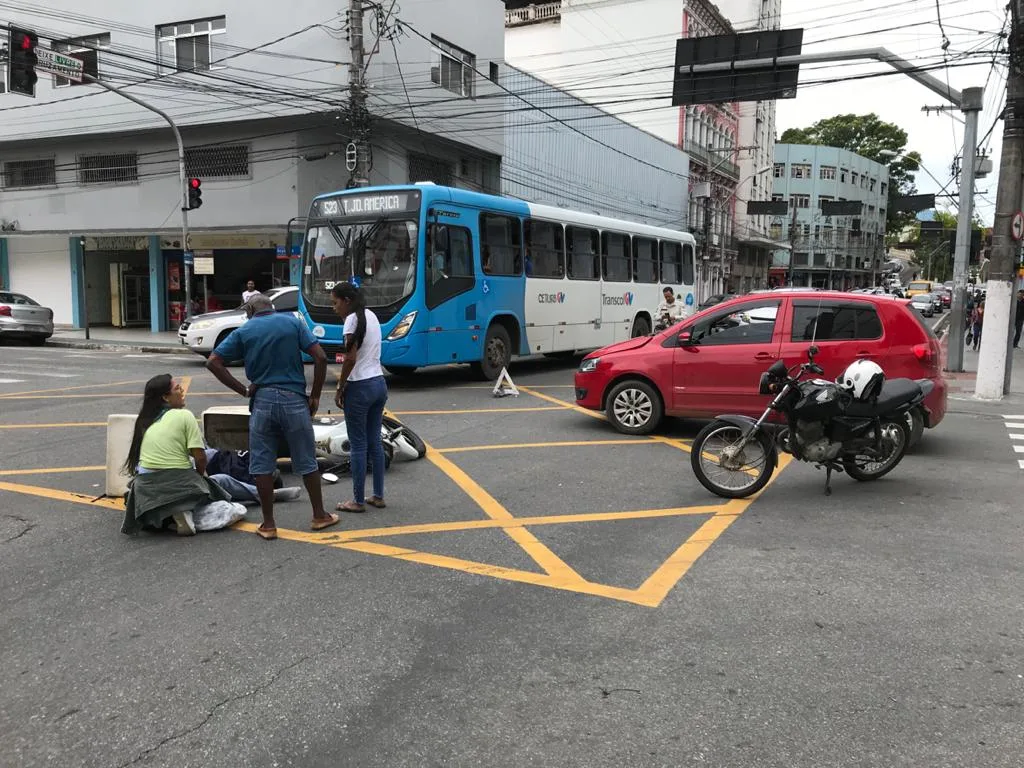 Motociclista fica ferido após acidente no Centro de Vitória