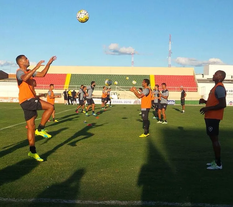 Após 'fico' de Ricardo Gomes, Botafogo busca vaga antecipada na Copa do Brasil