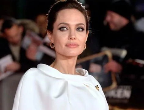 Angelina Jolie pode estar com anorexia e osteoporose