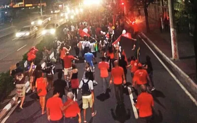 Manifestantes contra o governo de Michel Temer fazem novo protesto em Vitória