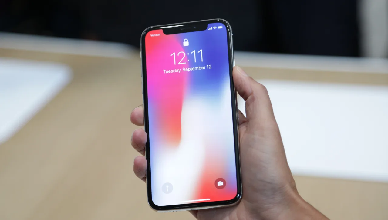 Após filas pelo mundo, iPhone X chega ao Brasil