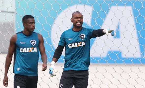 Jefferson participa de jogo-treino do Botafogo e fica mais perto de volta