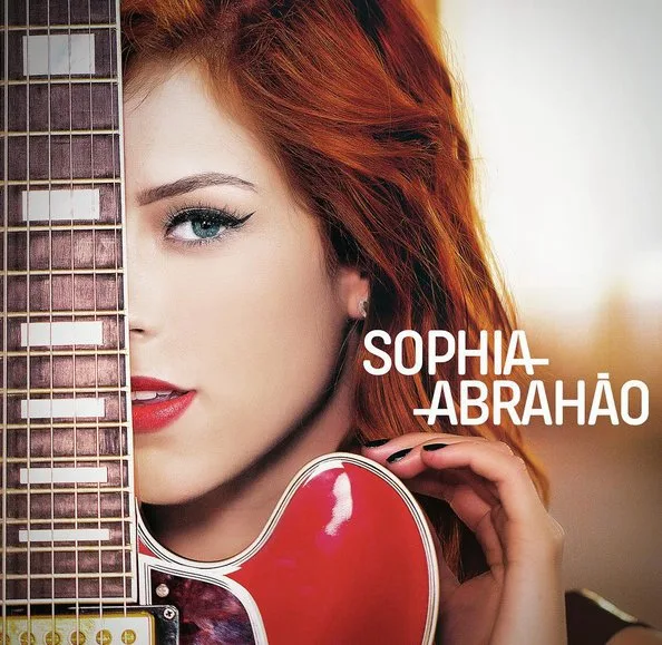 Sophia Abrahão divulga capa de novo álbum na rede social