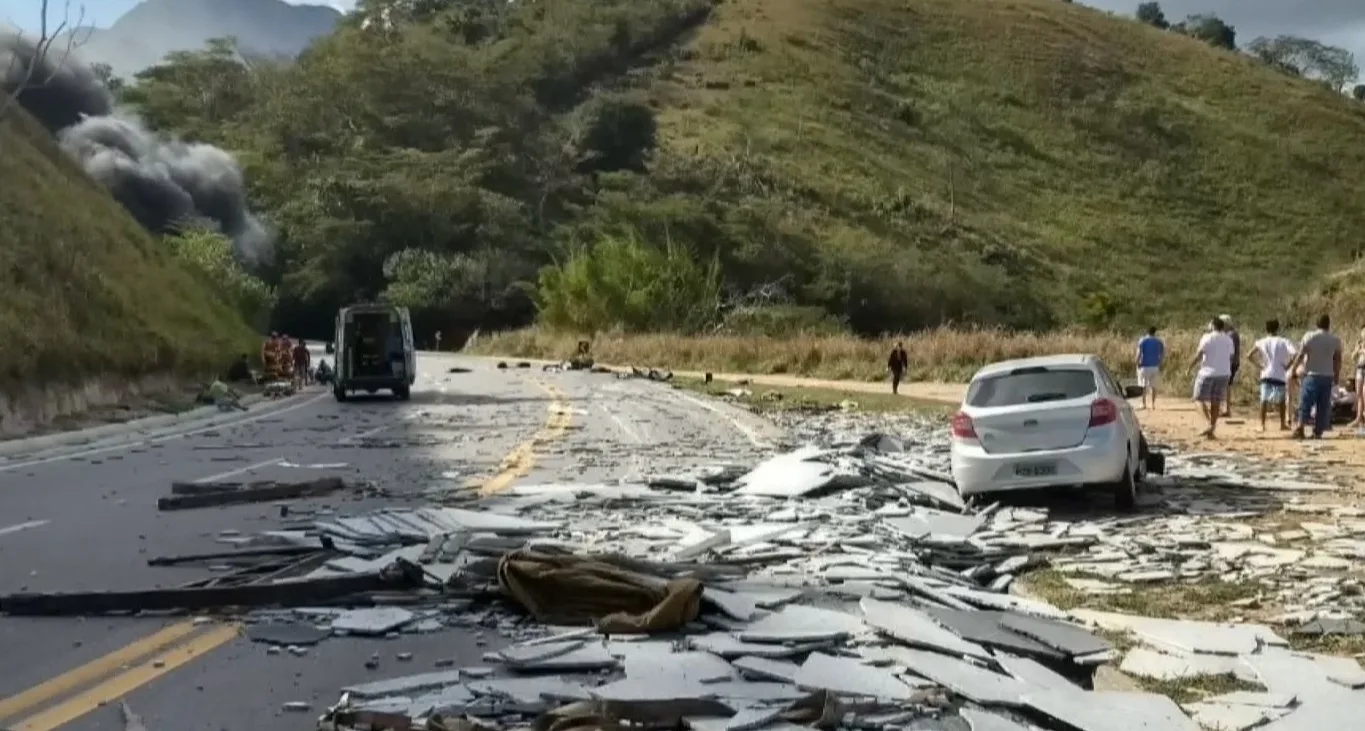 Familiares das vítimas do acidente em Mimoso do Sul liberam corpos no DML