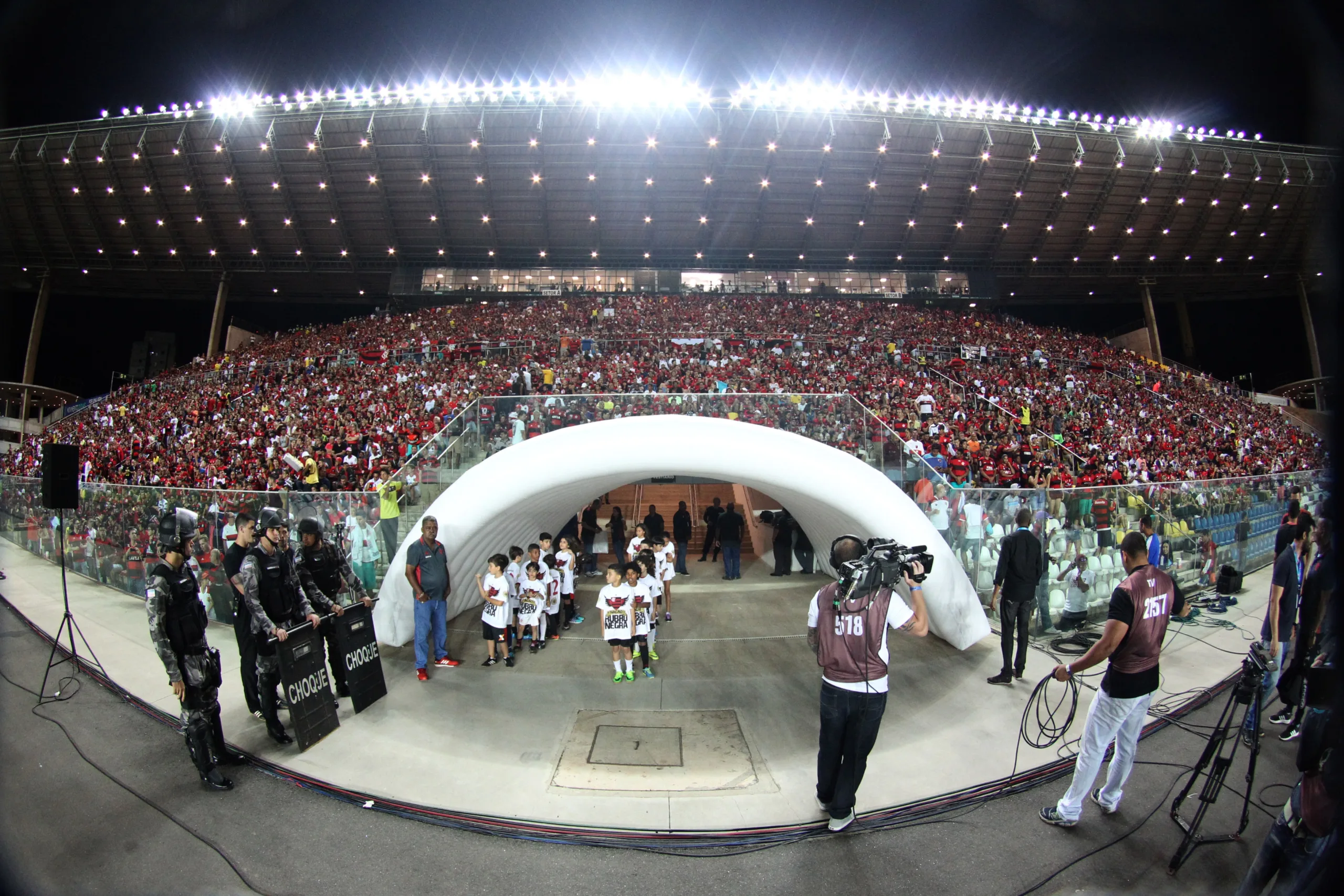 Secretário coloca estádio Kleber Andrade à disposição do Flamengo para jogos em 2018