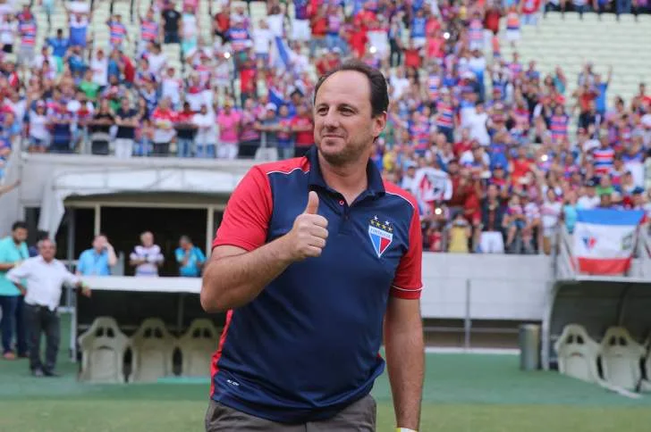 'Não posso te dizer uma coisa que não aconteceu', diz Rogério Ceni sobre oferta mineira