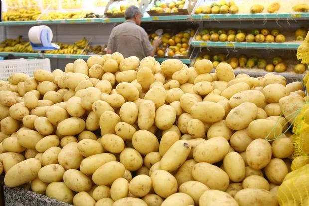 Batata continua sendo a vilã da cesta básica capixaba que custa mais de R$ 330