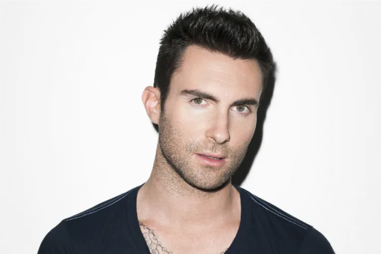 Cantor do Maroon 5, Adam Levine, cancela show e pede desculpas