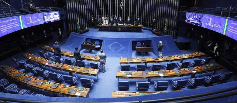 Deputados querem chamar Pazuello, Anvisa e Butantã em comissão da Câmara