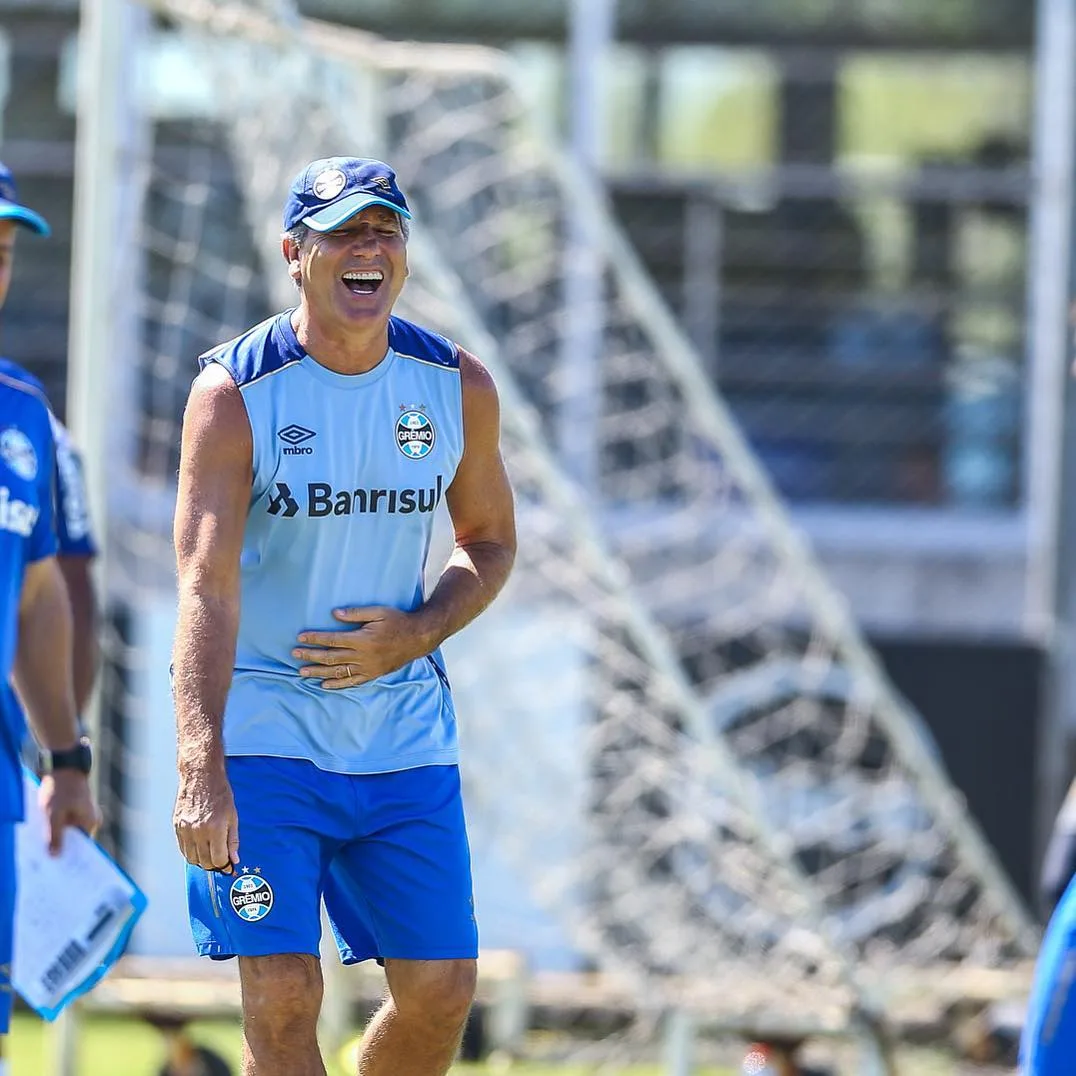 Michel e Marinho treinam, mas Renato faz mistério sobre escalação para Gre-Nal