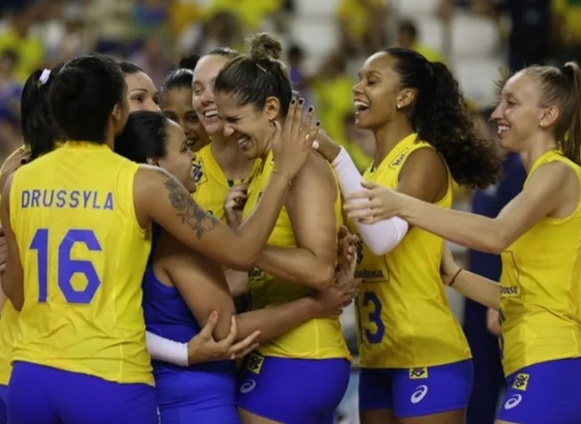 Em amistoso, seleção feminina de vôlei bate dominicanas na estreia da temporada