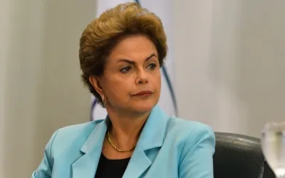 Comissão da Câmara aprova processo de impeachment de Dilma