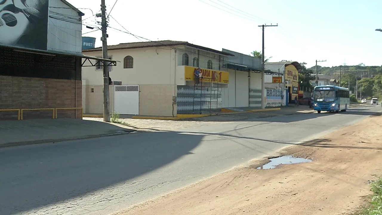 VÍDEO | Vigilante leva tiro após reagir a assalto em Cariacica