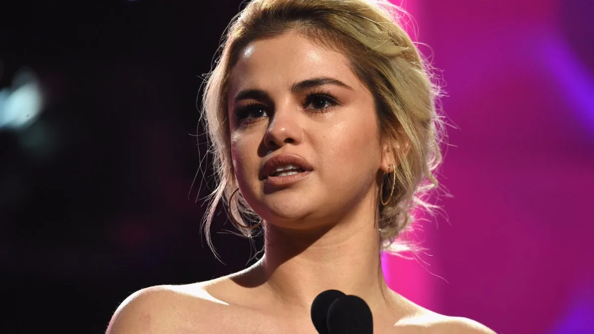 Após mostrar cicatriz de transplante, Selena Gomez faz desabafo sobre o corpo perfeito