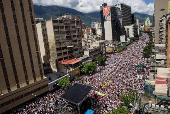 Venezuela: manifestantes marcham nas ruas de Caracas em protesto silencioso