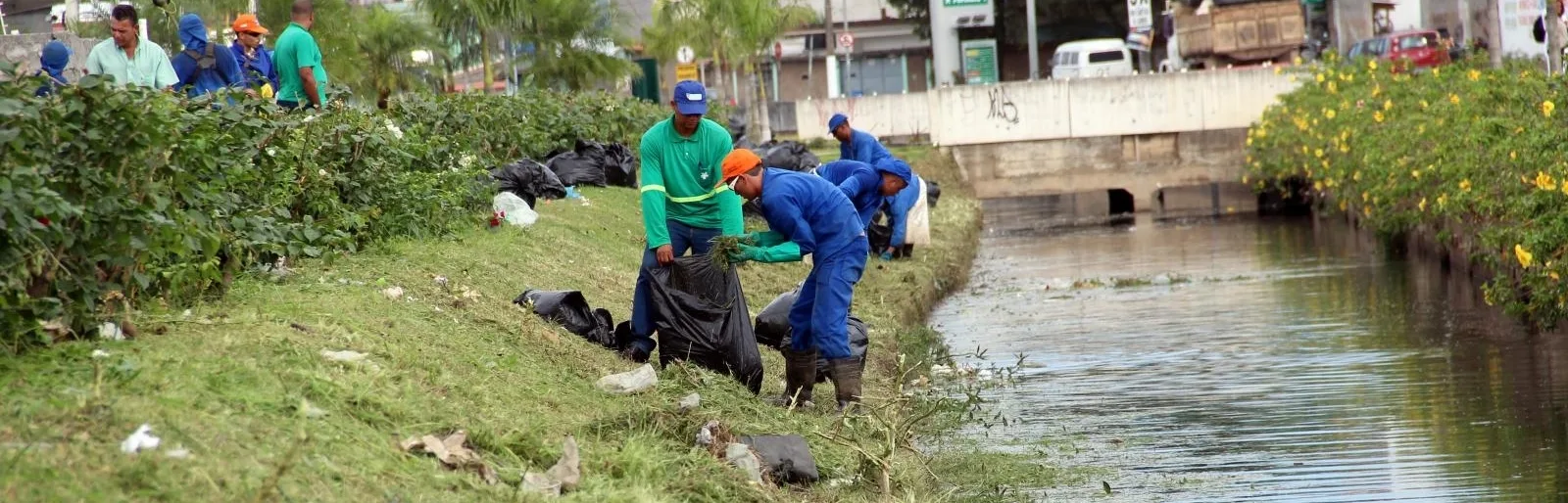 Quase 300 toneladas de lixo são retiradas dos canais em Vila Velha